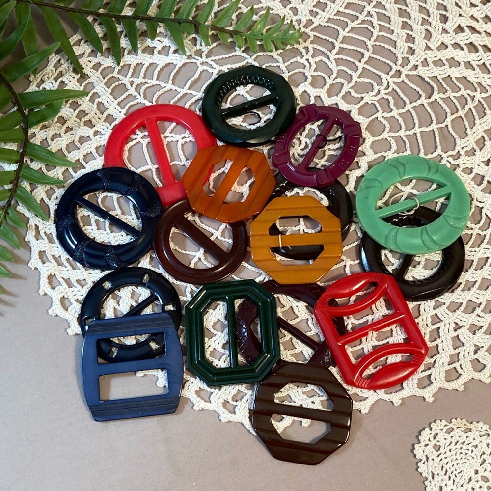 Vintage Bakelite Belt Buckle Collection 16 Pieces Butterscotch Red Green Brown